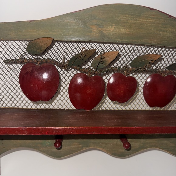 Vintage Ganz Distressed Wood Red Metal Apple Shelf w 3 Hanging Pegs Wire Mesh - Picture 3 of 14